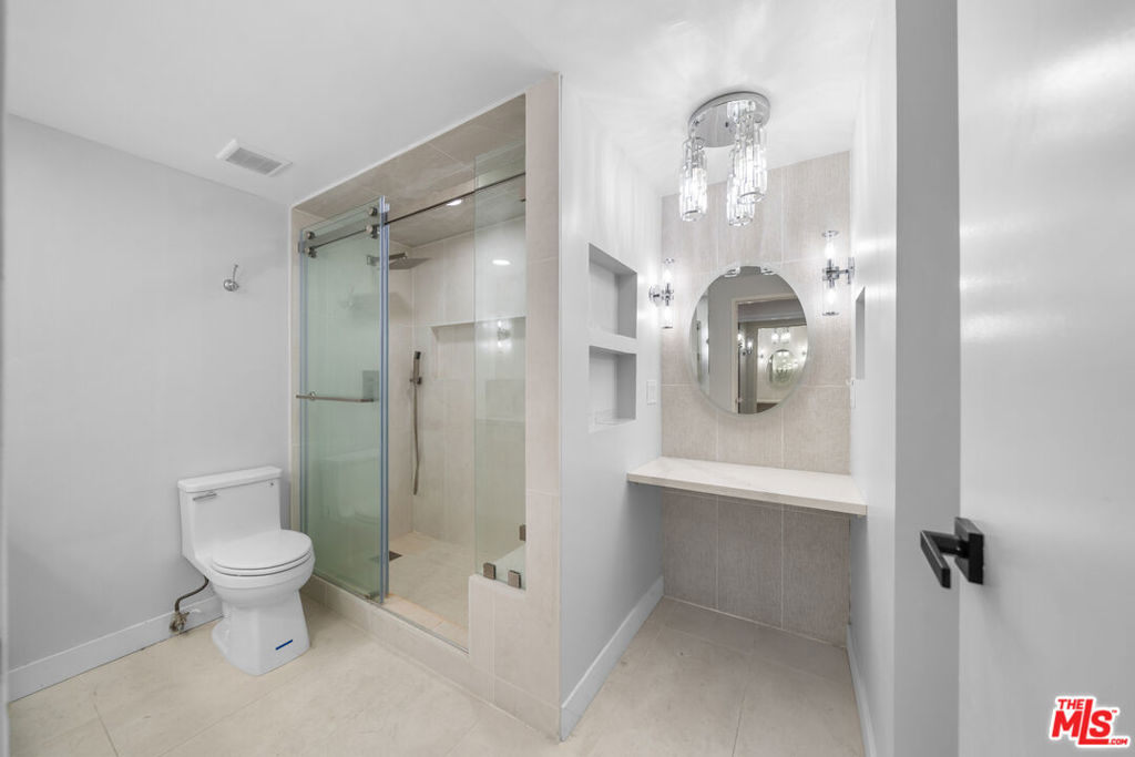 727 S Ardmore Avenue 108 Property Photo 20