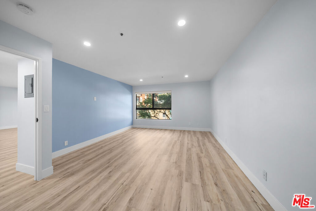 727 S Ardmore Avenue 108 Property Photo 22