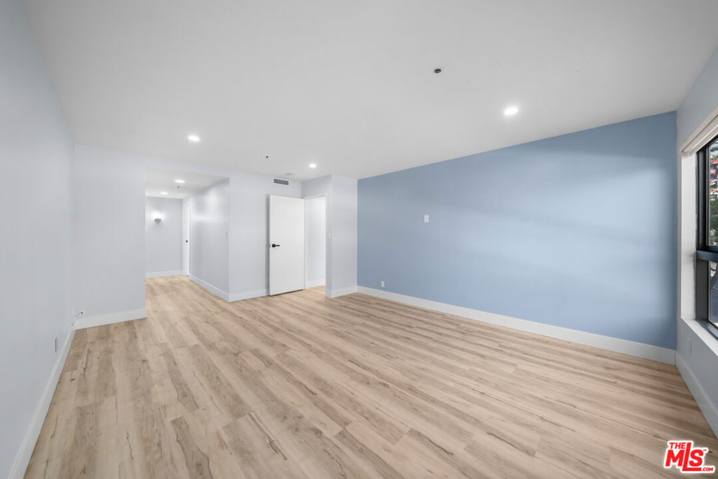 727 S Ardmore Avenue 108 Property Photo 23