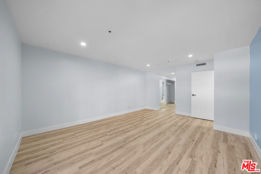 727 S Ardmore Avenue 108 Property Photo 24