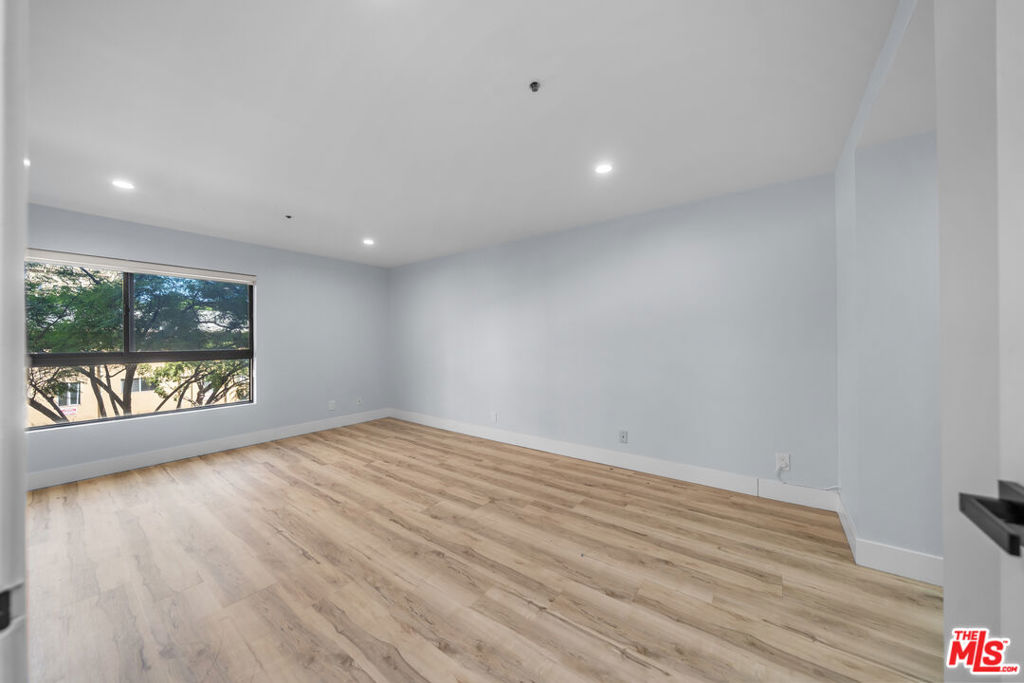 727 S Ardmore Avenue 108 Property Photo 25