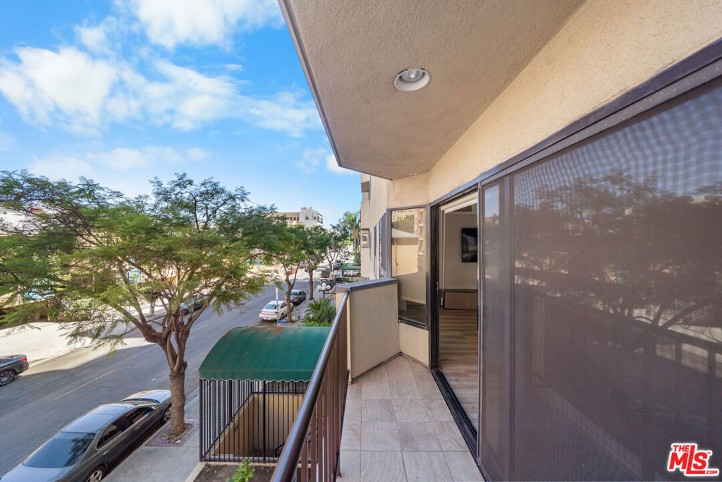 727 S Ardmore Avenue 108 Property Photo 27