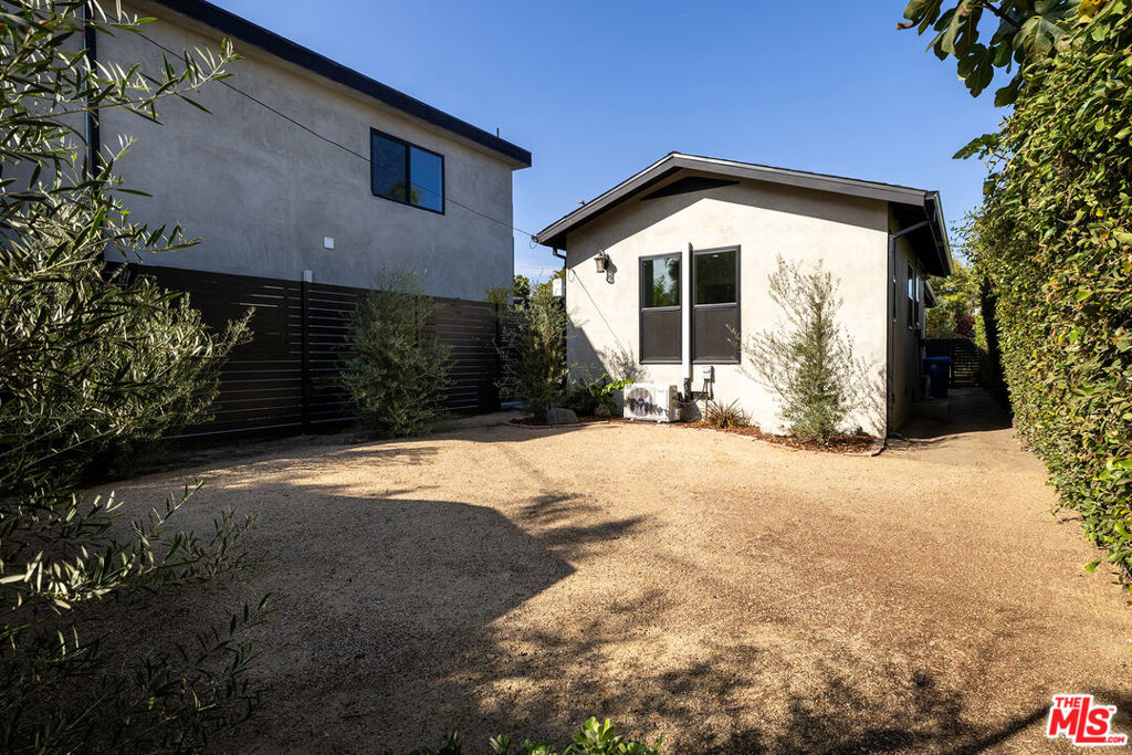 2621 Veteran Avenue Property Photo 4
