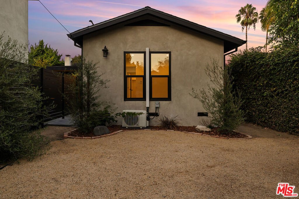 2621 Veteran Avenue Property Photo 29