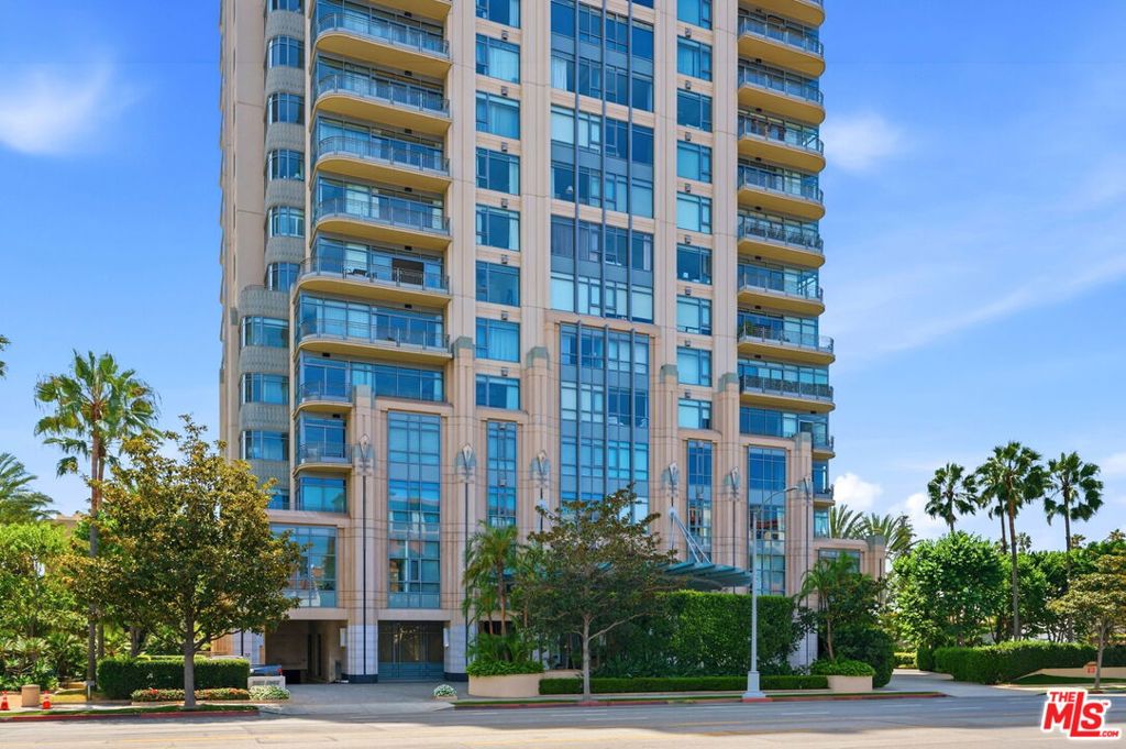 10800 Wilshire Boulevard 403 Property Photo 1