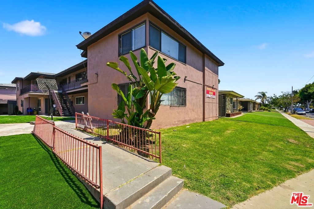 2912 W 141st Place Property Photo 3