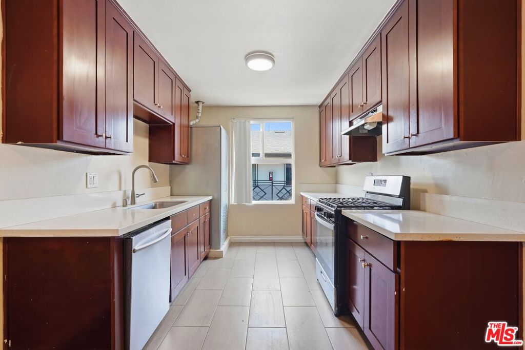 2912 W 141st Place Property Photo 4