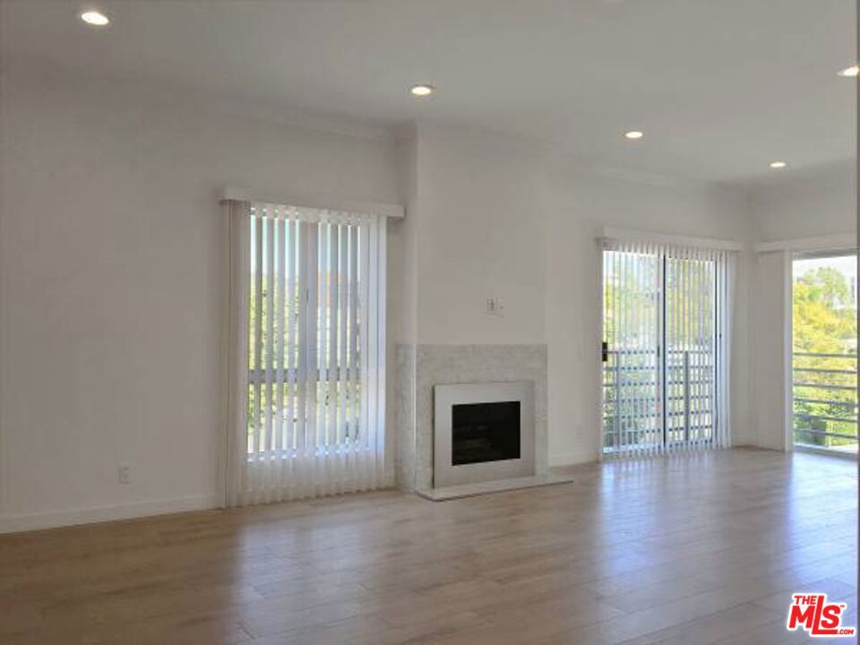 301 S Swall Drive 203 Property Photo 4