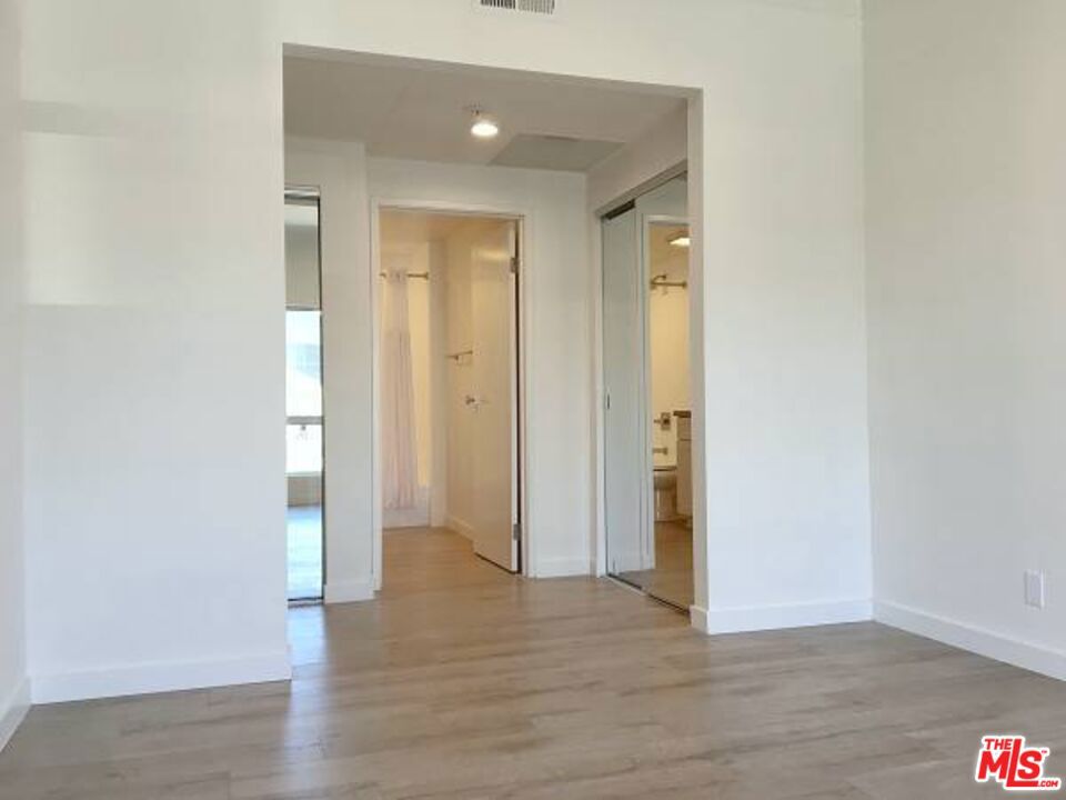 301 S Swall Drive 203 Property Photo 6