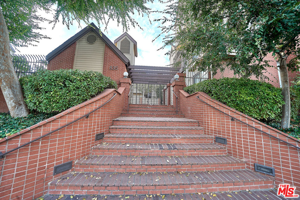 835 S Lucerne Boulevard 205 Property Photo 2