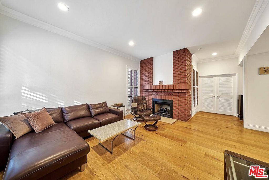 835 S Lucerne Boulevard 205 Property Photo 4