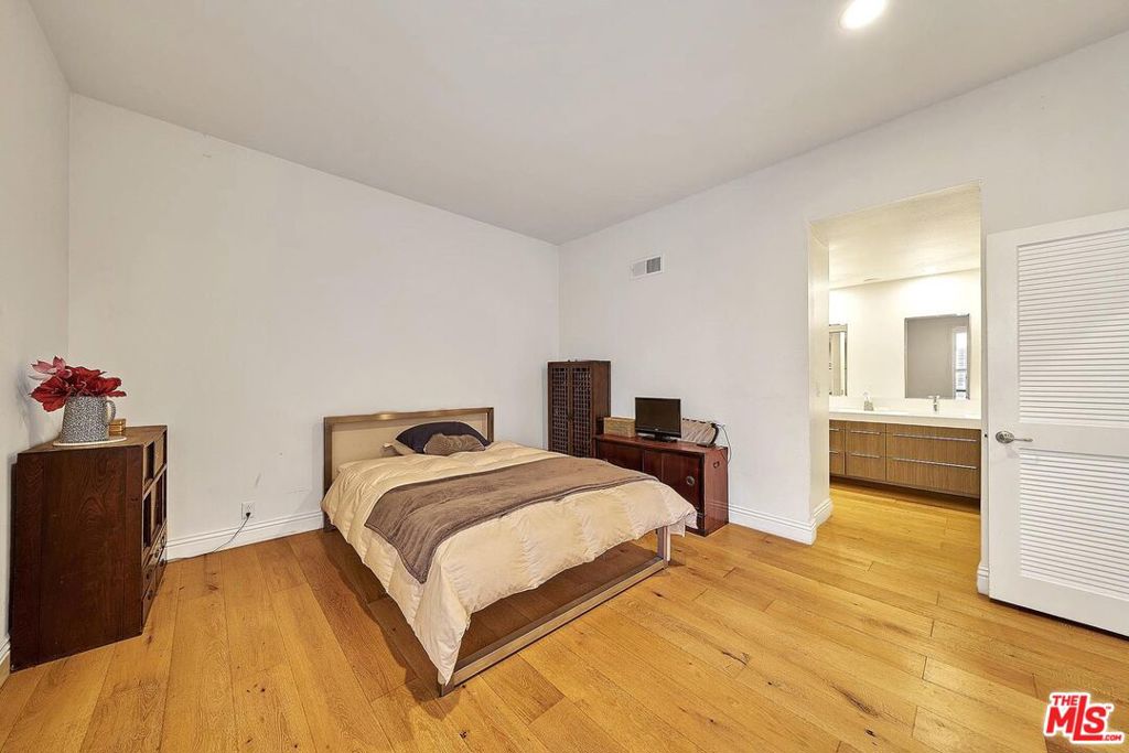 835 S Lucerne Boulevard 205 Property Photo 10