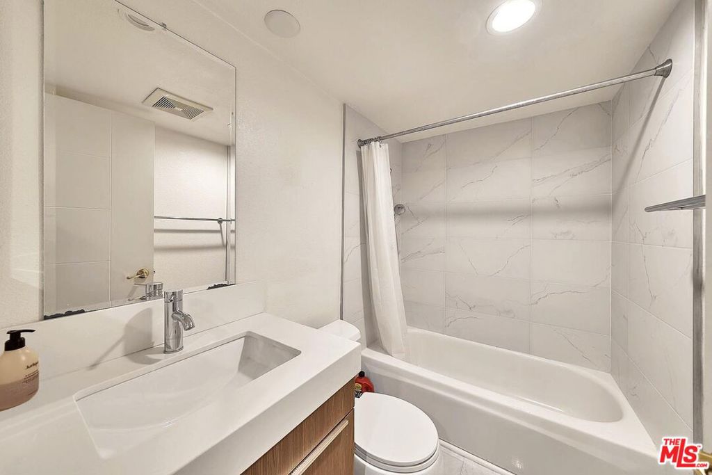 835 S Lucerne Boulevard 205 Property Photo 16