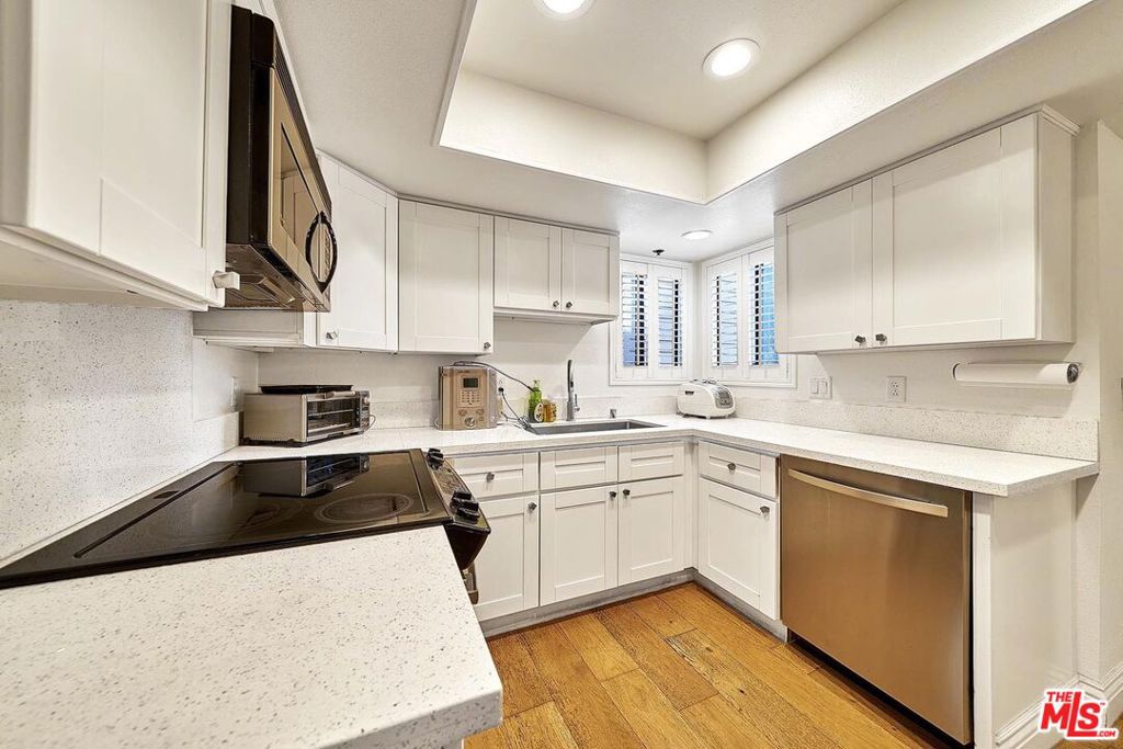 835 S Lucerne Boulevard 205 Property Photo 19