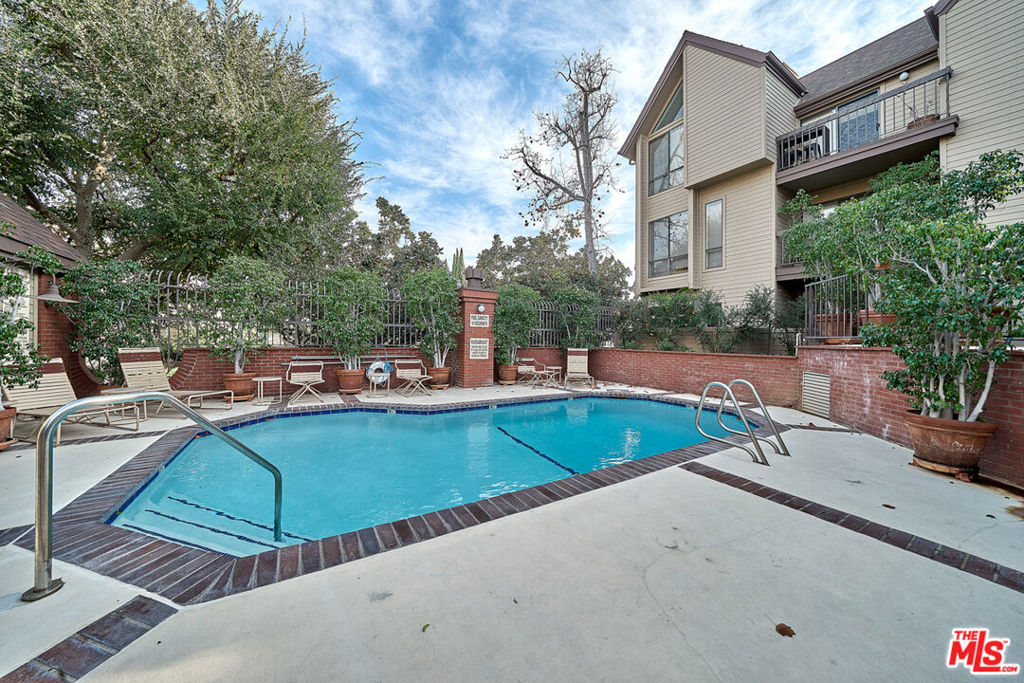835 S Lucerne Boulevard 205 Property Photo 23