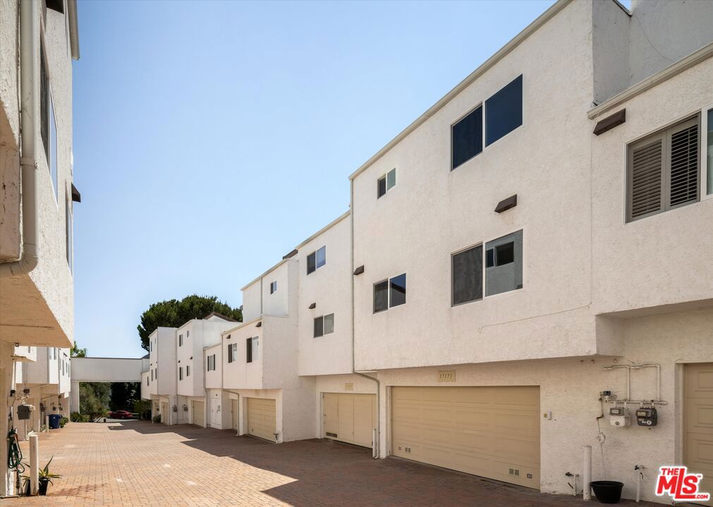 17173 Palisades Circle Property Photo 41