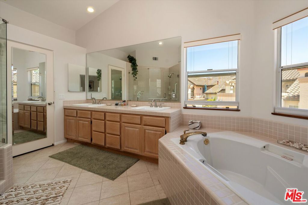 1256 Cravens Lane 3 Property Photo 23