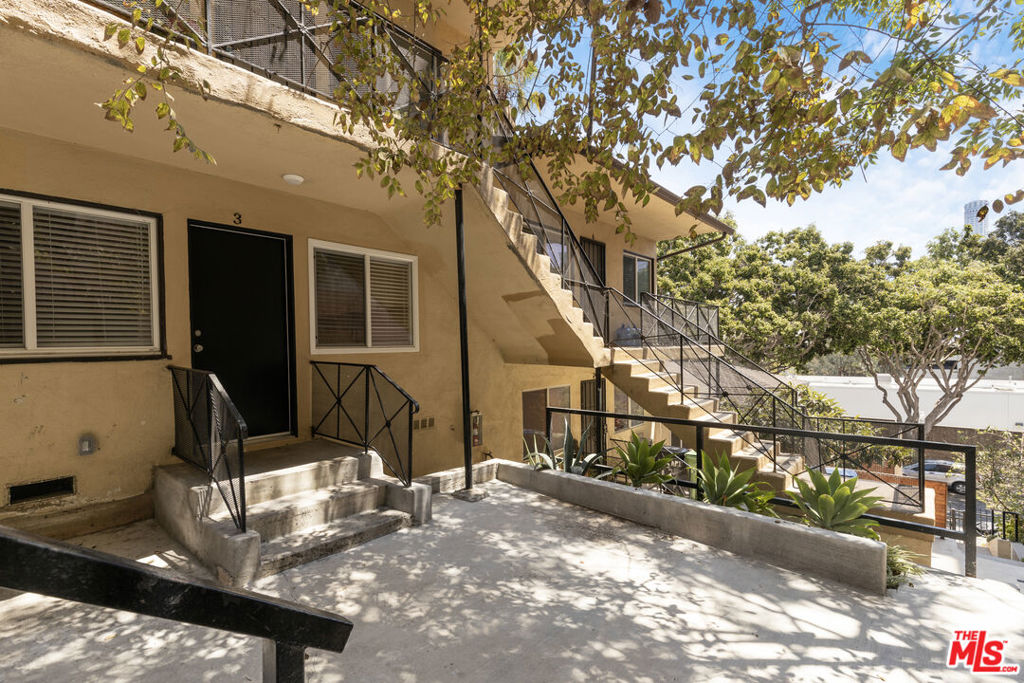 415 Loma Drive Property Photo 3