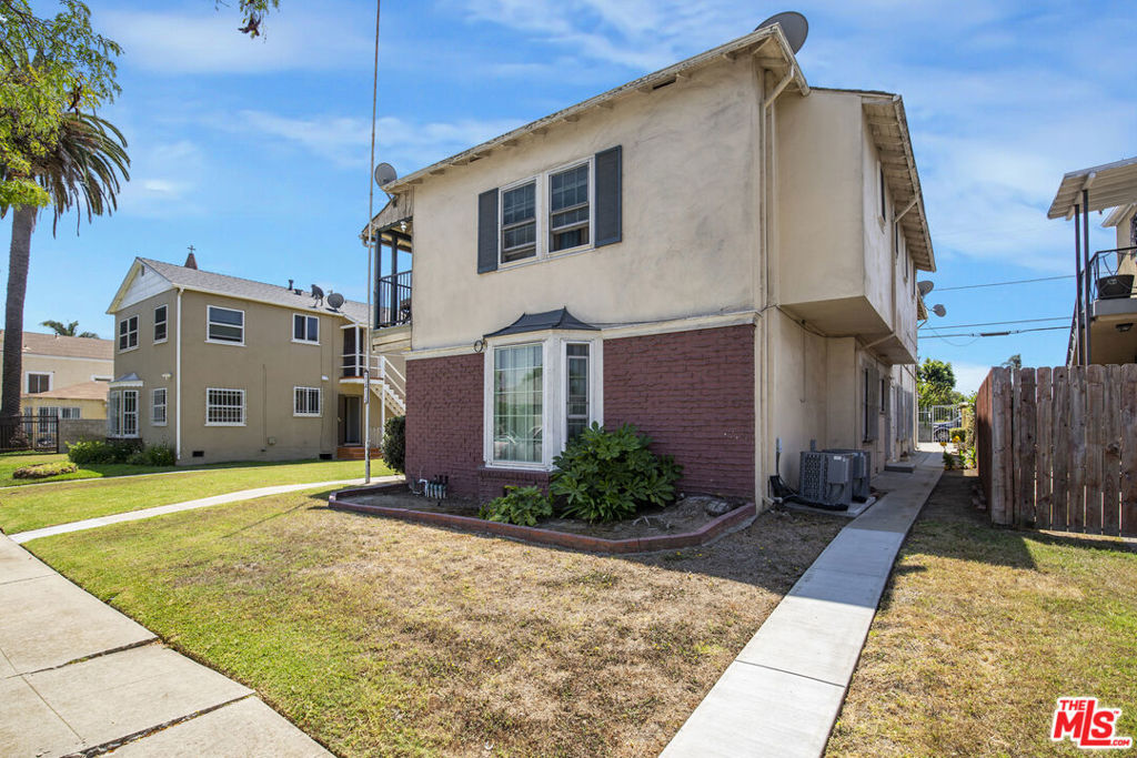 2414 W 85th Street Property Photo 5