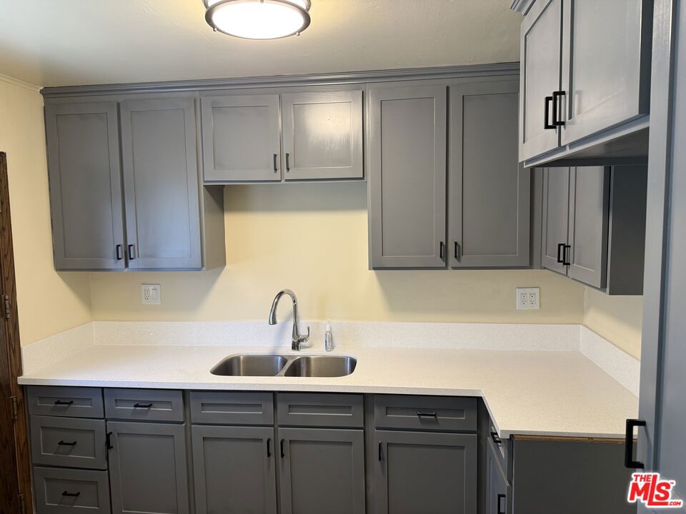 2414 W 85th Street Property Photo 14