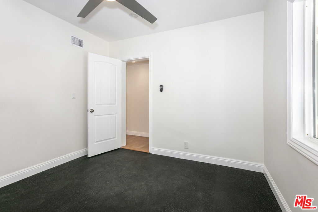 11817 Kittridge Street Property Photo 11