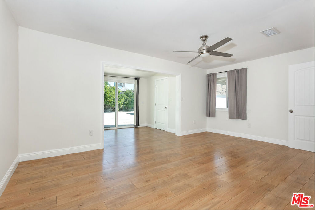 11817 Kittridge Street Property Photo 15