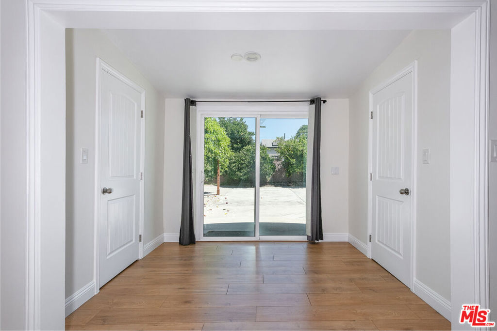 11817 Kittridge Street Property Photo 16