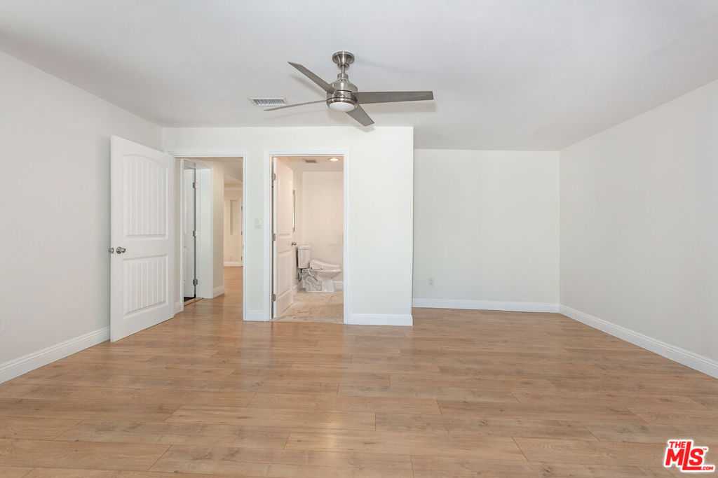11817 Kittridge Street Property Photo 17