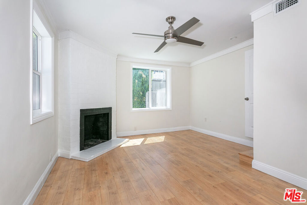 11817 Kittridge Street Property Photo 19