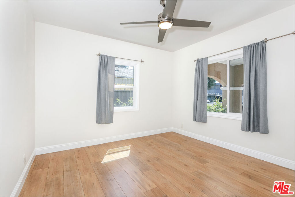 11817 Kittridge Street Property Photo 20