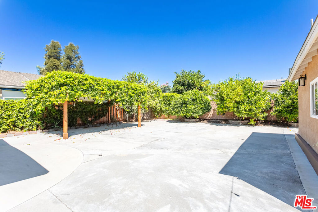 11817 Kittridge Street Property Photo 21