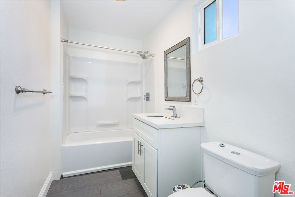 11817 Kittridge Street Property Photo 25