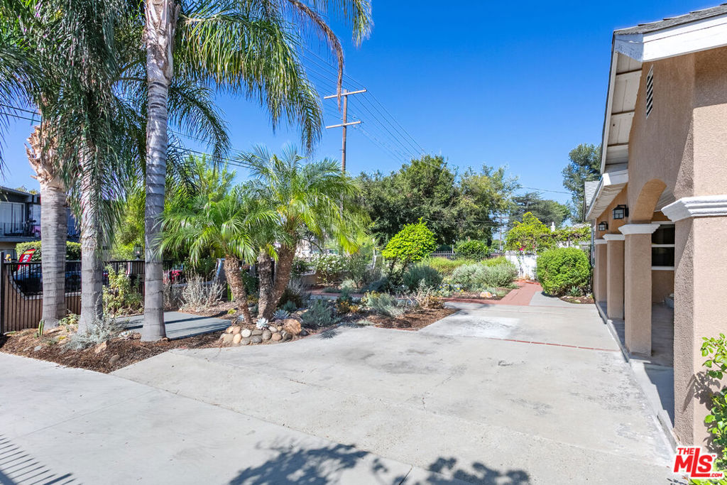 11817 Kittridge Street Property Photo 28