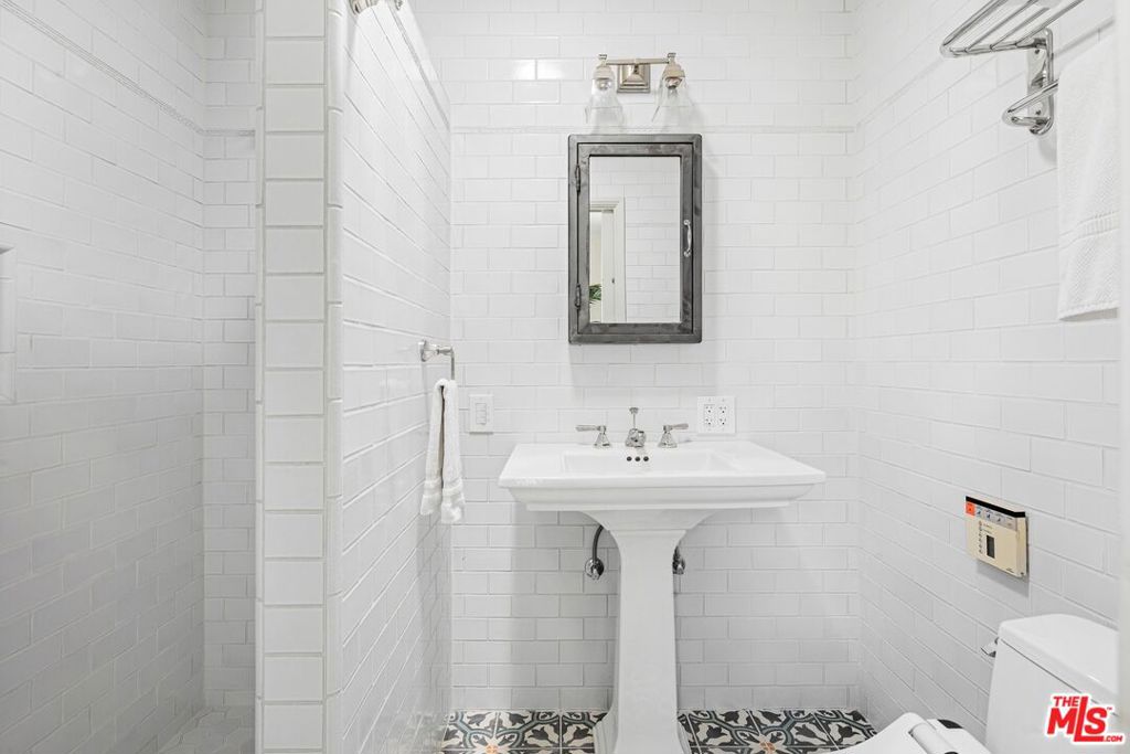 449 Westbourne Drive Property Photo 17