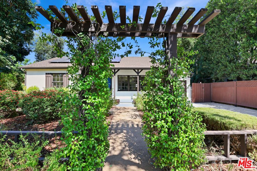 6820 Texhoma Avenue Property Photo 2