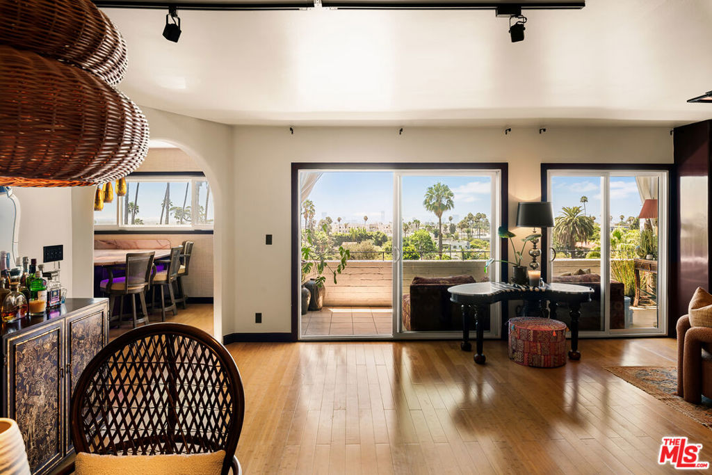 7560 Hollywood Boulevard PH409 Property Photo 1