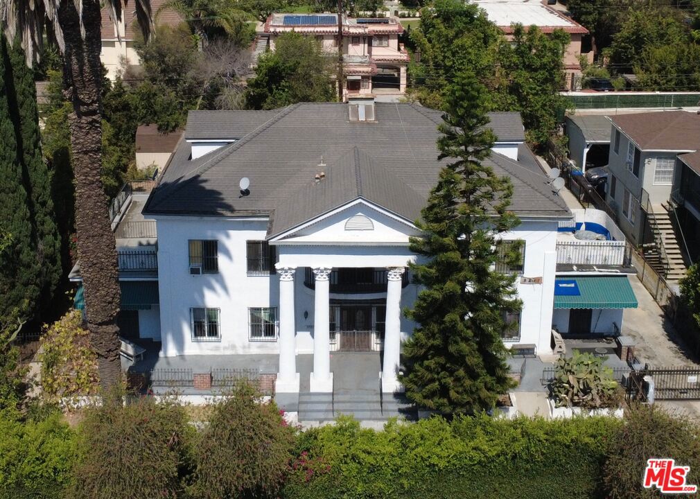2241 Crenshaw Boulevard Property Photo 2