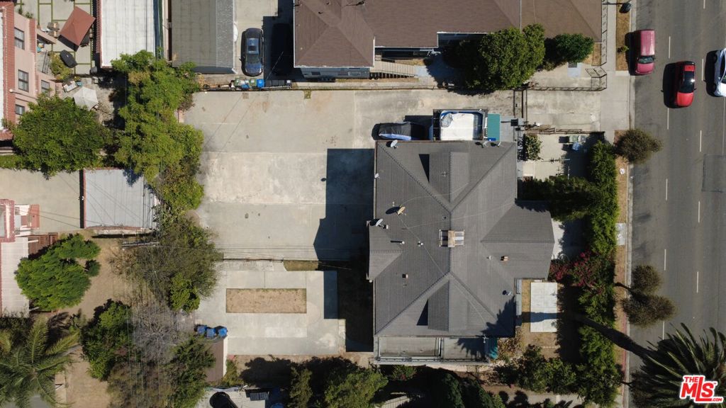 2241 Crenshaw Boulevard Property Photo 3