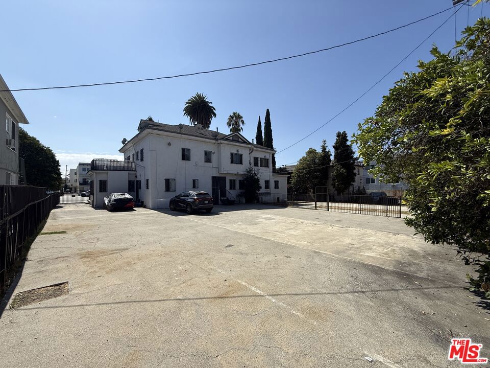 2241 Crenshaw Boulevard Property Photo 5