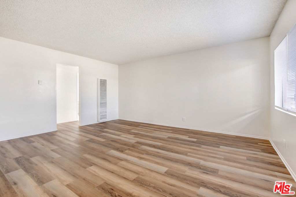 14108 Doty Avenue 23 Property Photo 1