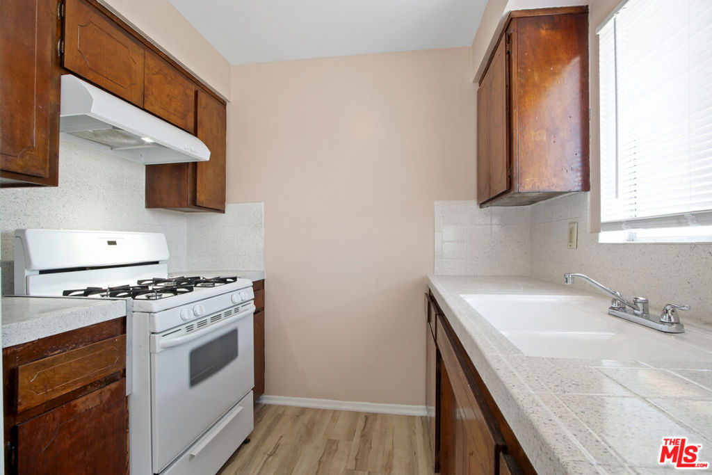 14108 Doty Avenue 38 Property Photo 11