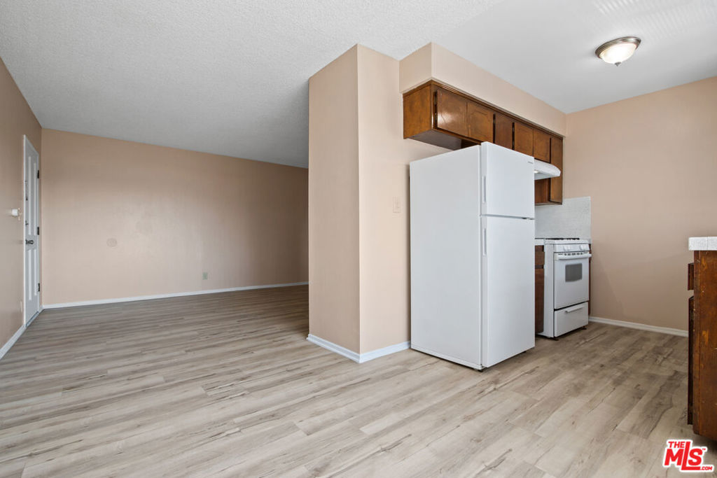 14108 Doty Avenue 38 Property Photo 12