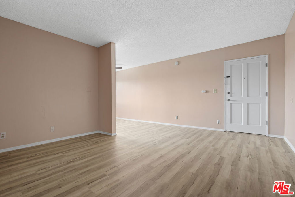 14108 Doty Avenue 38 Property Photo 13