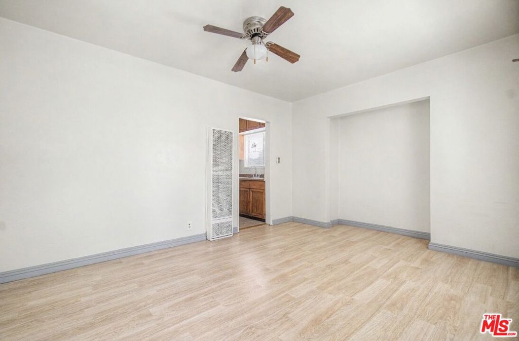 12015 S Willowbrook Avenue Property Photo 2