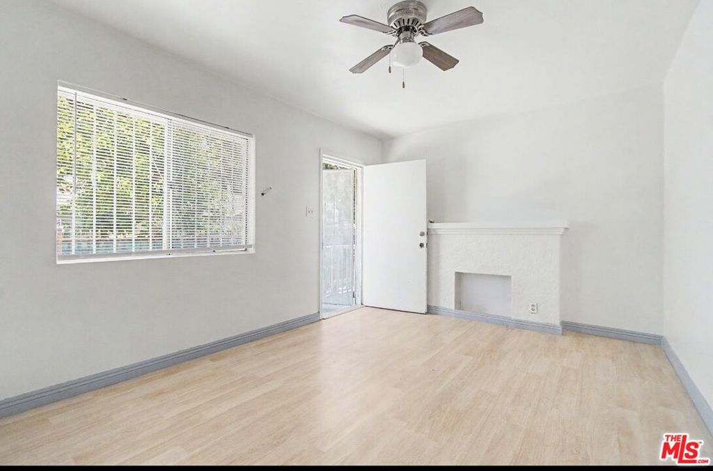 12015 S Willowbrook Avenue Property Photo 6