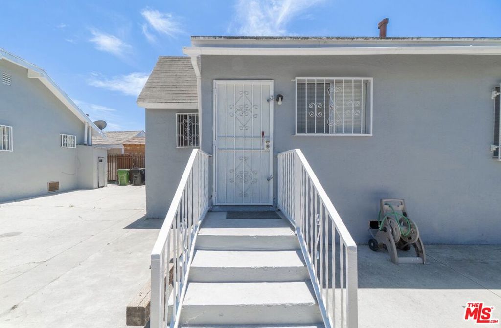 12015 S Willowbrook Avenue Property Photo 9