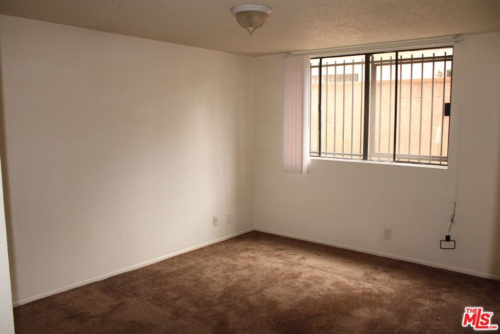 12100 Birch Avenue 22 Property Photo 9