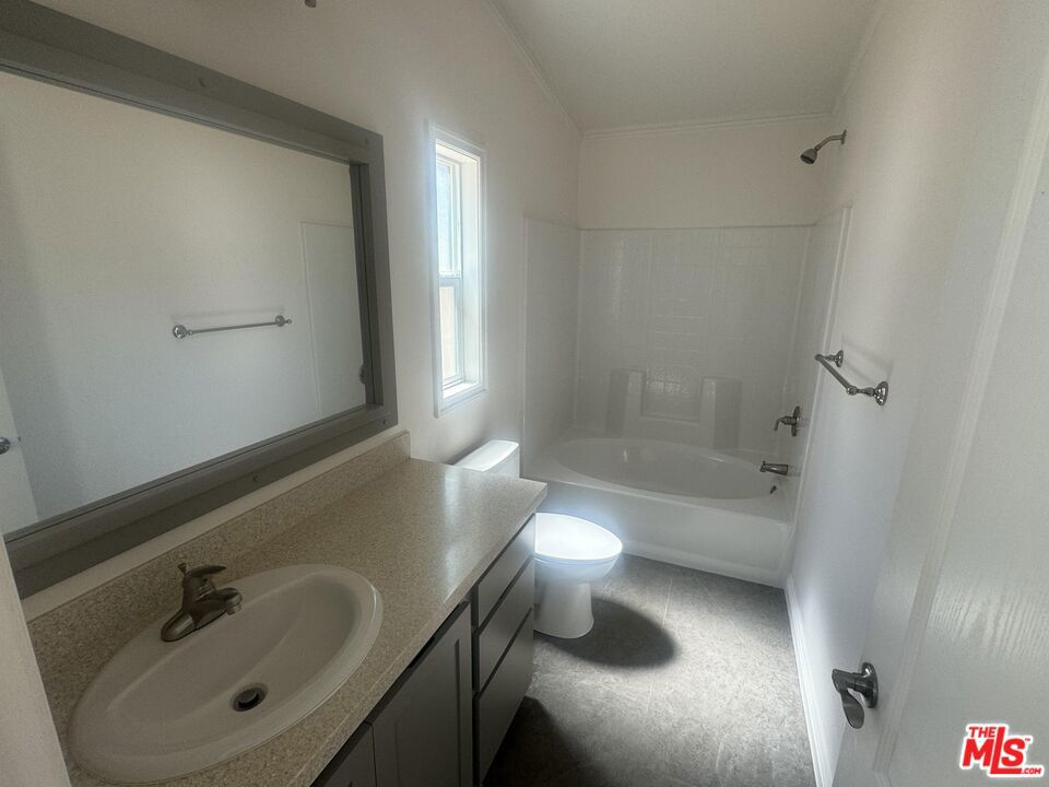 1336 La Crescenta Drive 2 Property Photo 3