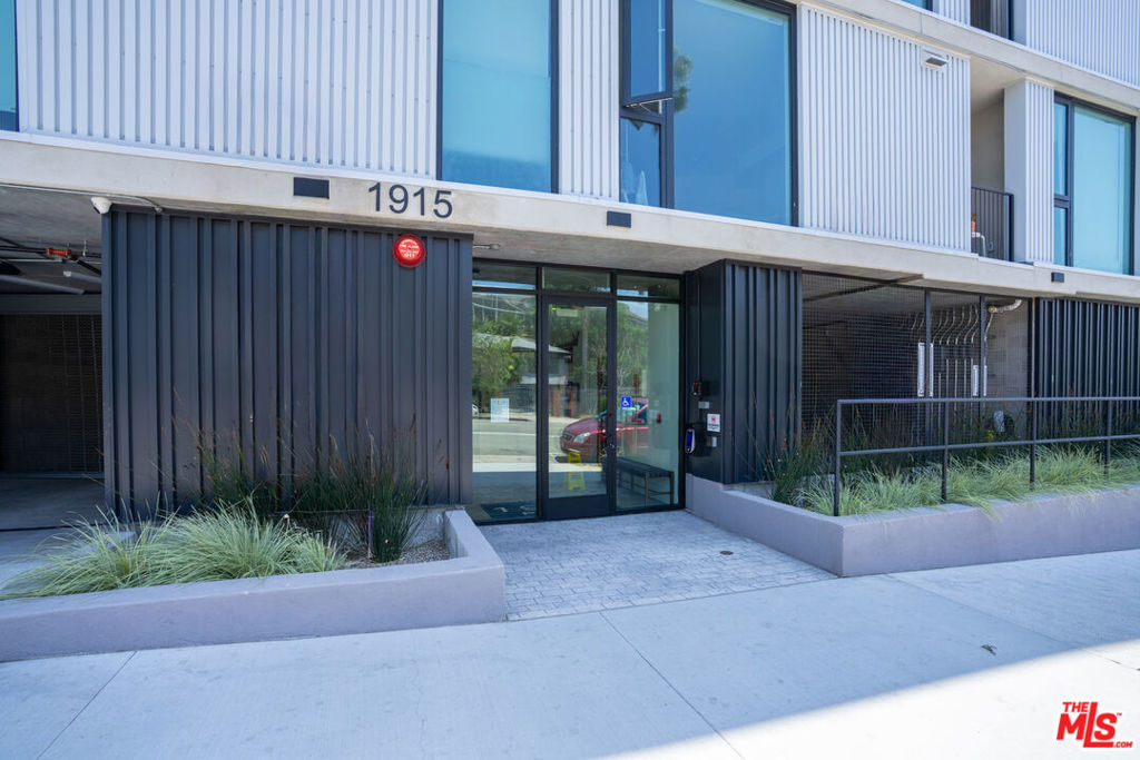 1915 Park Avenue Property Photo 9