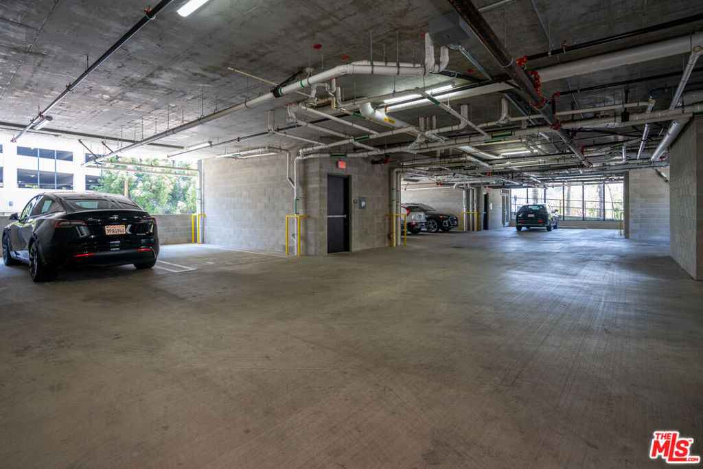 1915 Park Avenue Property Photo 22